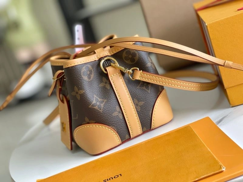 ZeroBulk Louis Vuitton Bucket Bags 94103