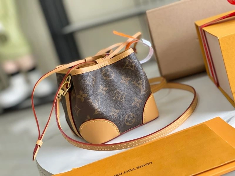 ZeroBulk Louis Vuitton Bucket Bags 94103