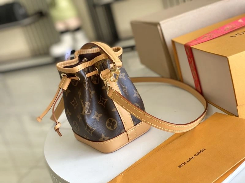 Trendsetting Louis Vuitton Bucket Bags 94064
