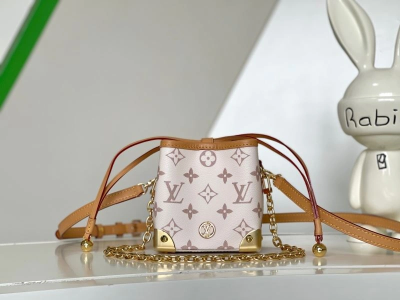 Sleek Louis Vuitton Bucket Bags 94059