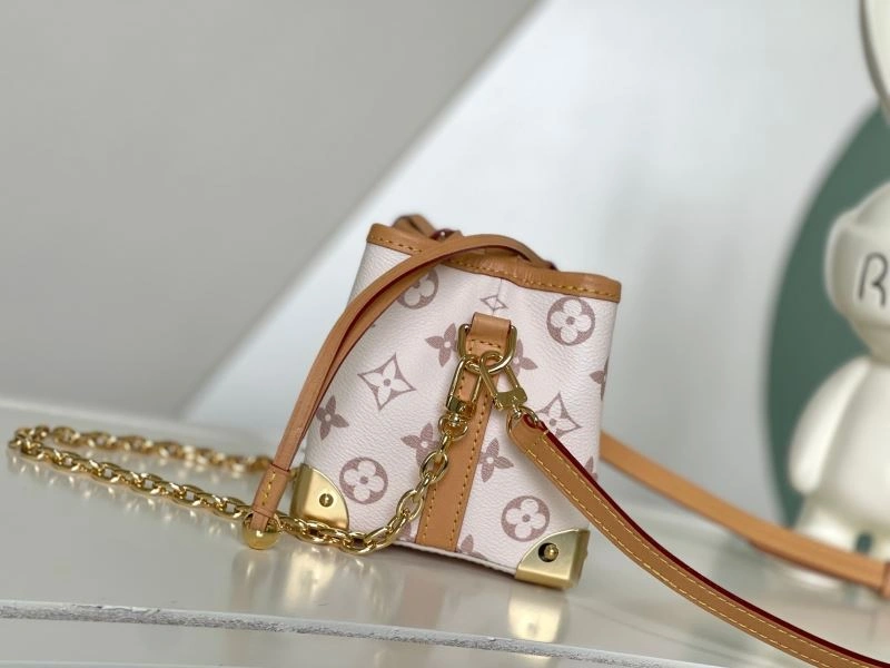 Sleek Louis Vuitton Bucket Bags 94059