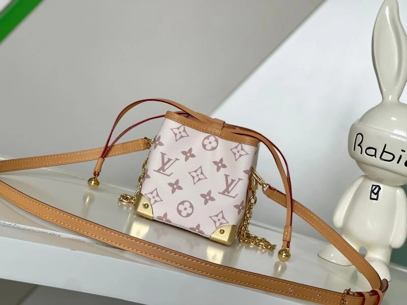 Sleek Louis Vuitton Bucket Bags 94059