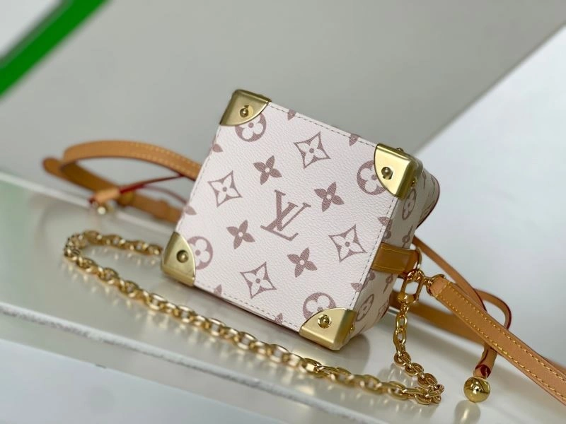 Sleek Louis Vuitton Bucket Bags 94059