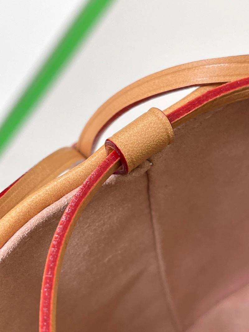 Sleek Louis Vuitton Bucket Bags 94059