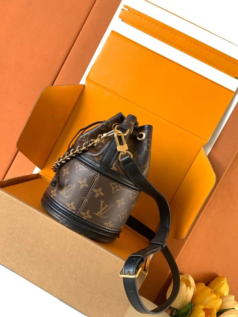 Flexible Louis Vuitton Bucket Bags 93634