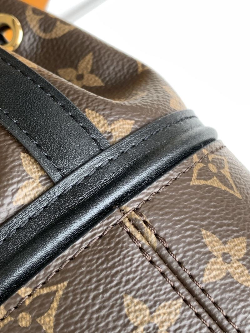 Flexible Louis Vuitton Bucket Bags 93634