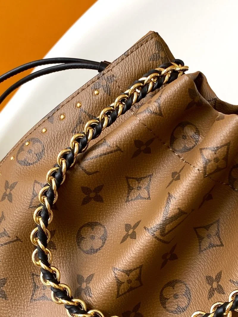 Louis Vuitton Bucket Bags Sporty 43393