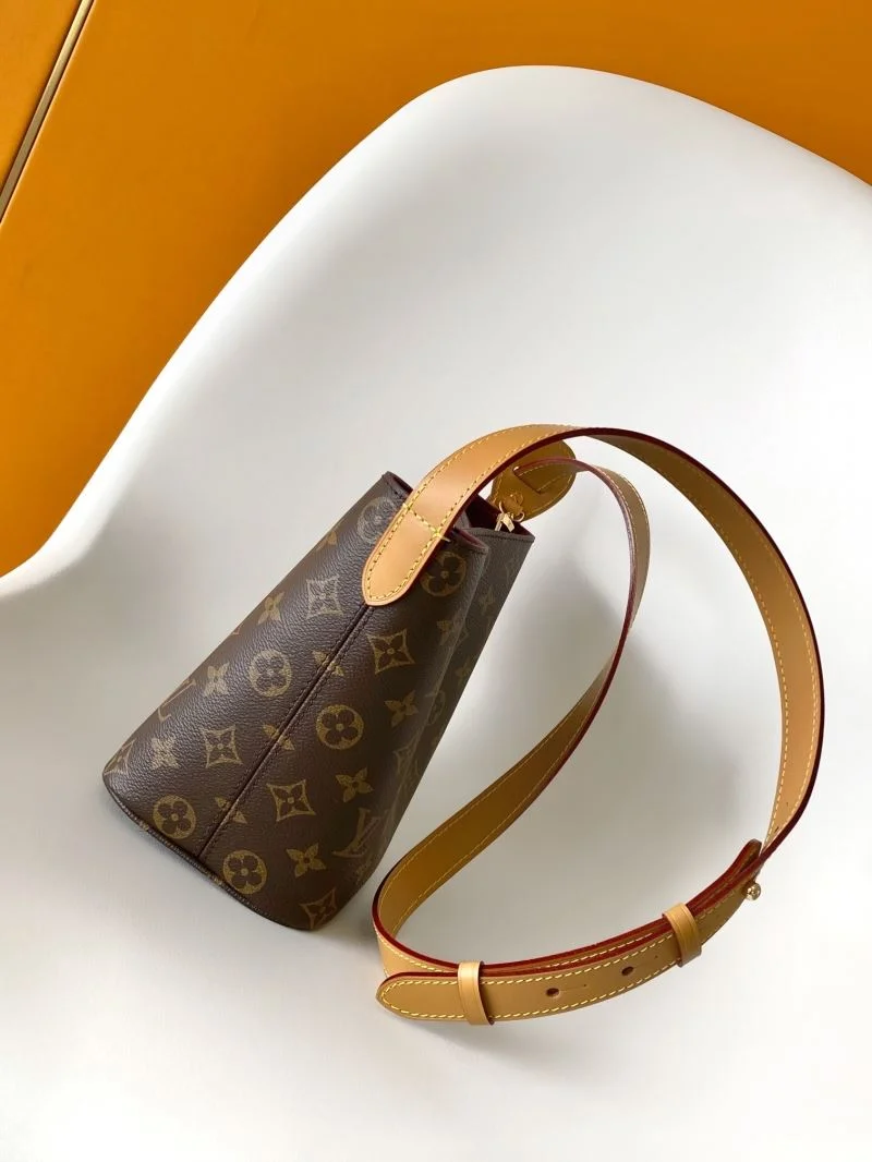 Sleek Louis Vuitton Bucket Bags 43026