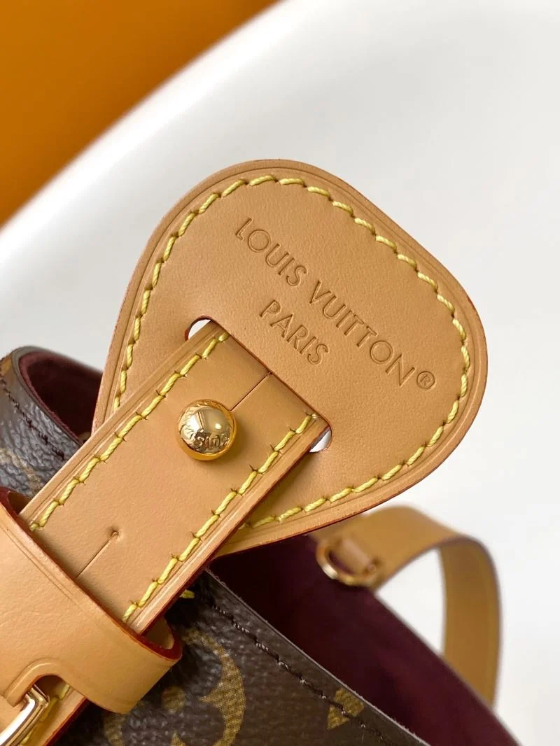 Sleek Louis Vuitton Bucket Bags 43026