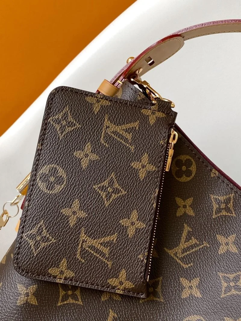 Sleek Louis Vuitton Bucket Bags 43026