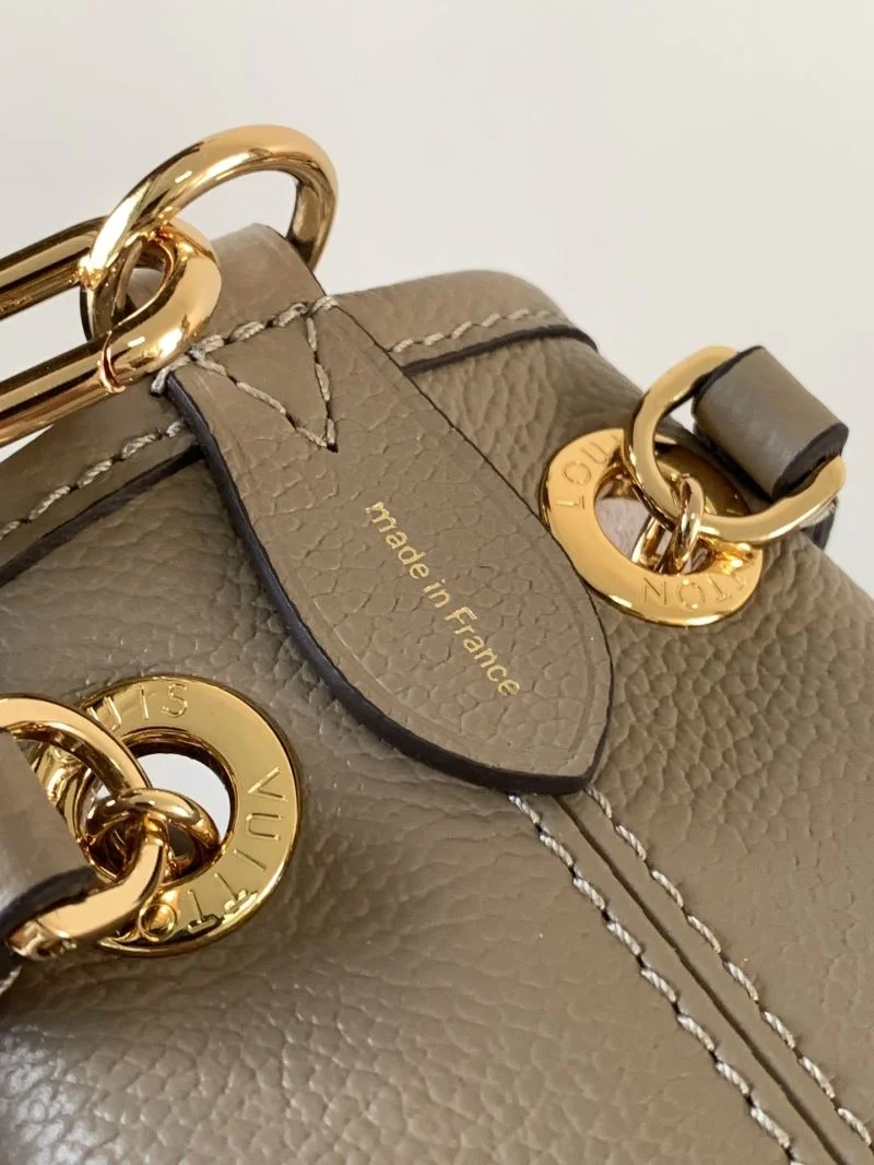 Functional Louis Vuitton Bucket Bags 43005