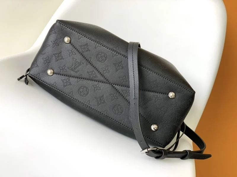 Resilient Louis Vuitton Bucket Bags 43032