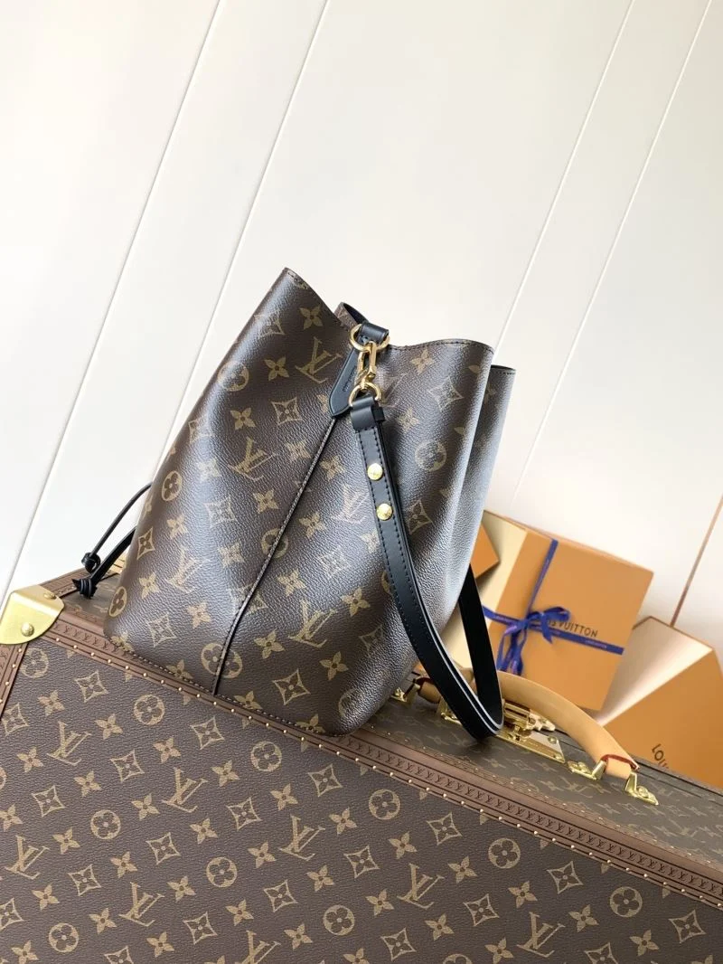 Effortless Louis Vuitton Bucket Bags 43058