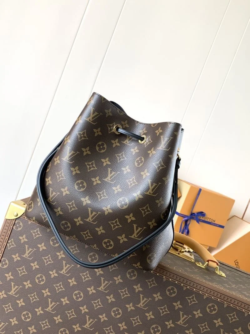 Effortless Louis Vuitton Bucket Bags 43058