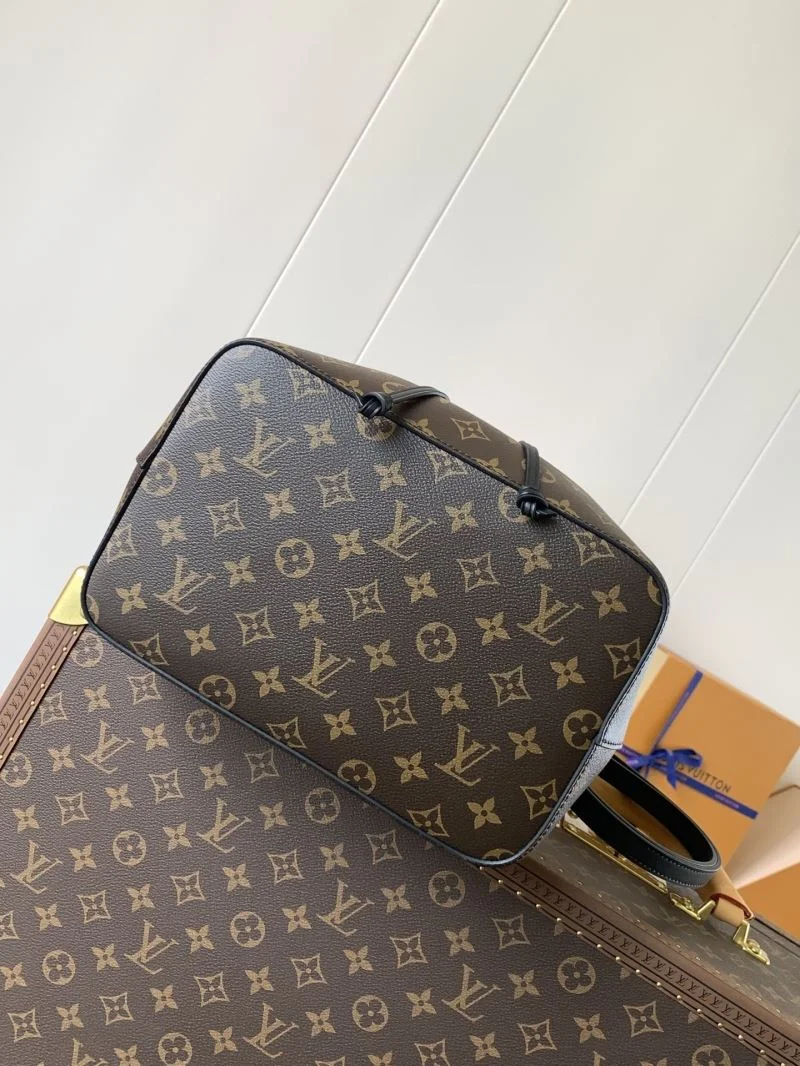Effortless Louis Vuitton Bucket Bags 43058