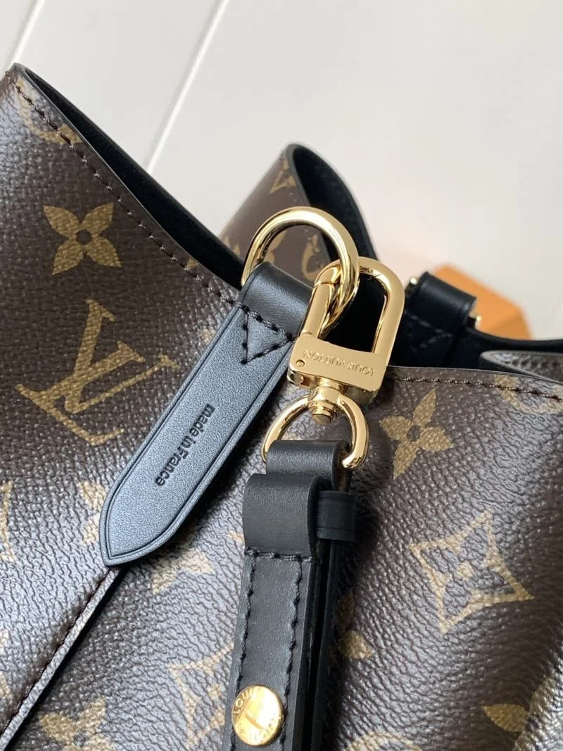 Effortless Louis Vuitton Bucket Bags 43058