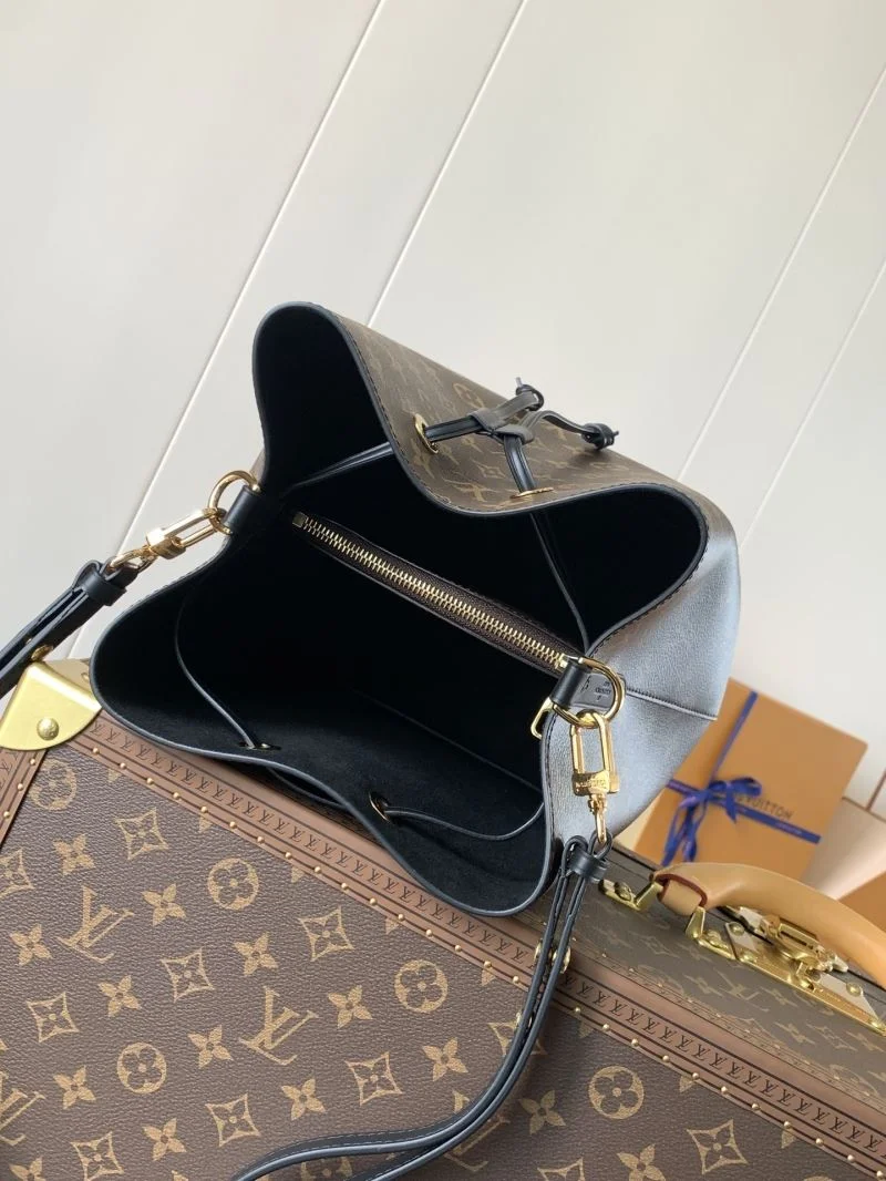 Effortless Louis Vuitton Bucket Bags 43058