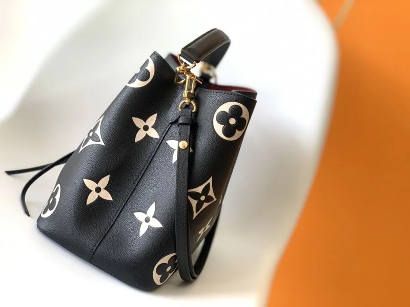 Supportive Louis Vuitton Bucket Bags 41970