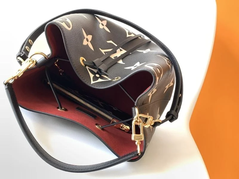 Supportive Louis Vuitton Bucket Bags 41970