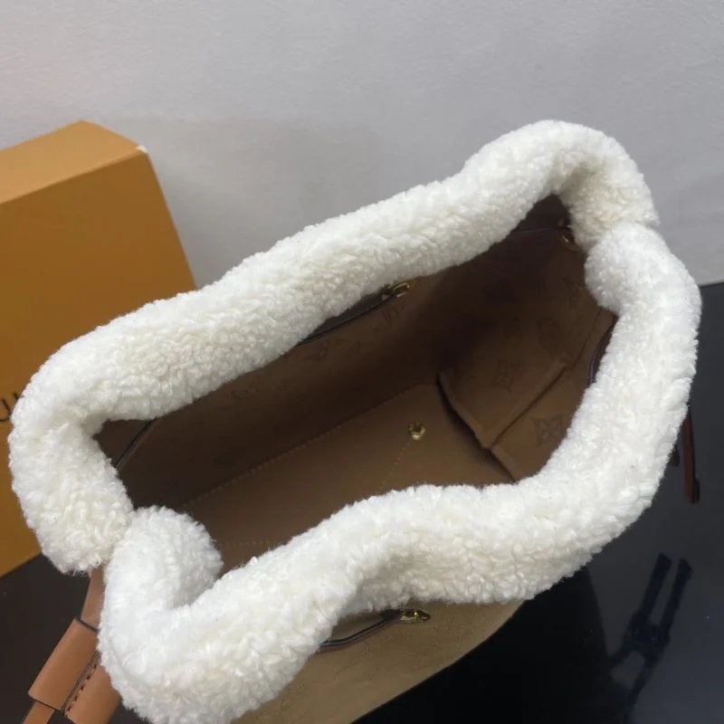 WellDesigned Louis Vuitton Bucket Bags 41806