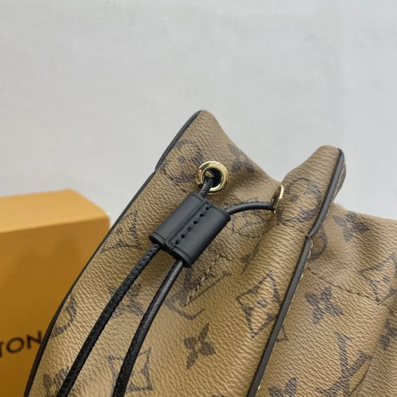 ModernLook Louis Vuitton Bucket Bags 41802