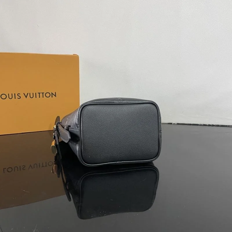 Louis Vuitton Bucket Bags TechFriendly 41646