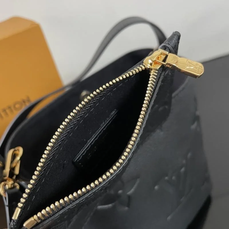 Louis Vuitton Bucket Bags TechFriendly 41646