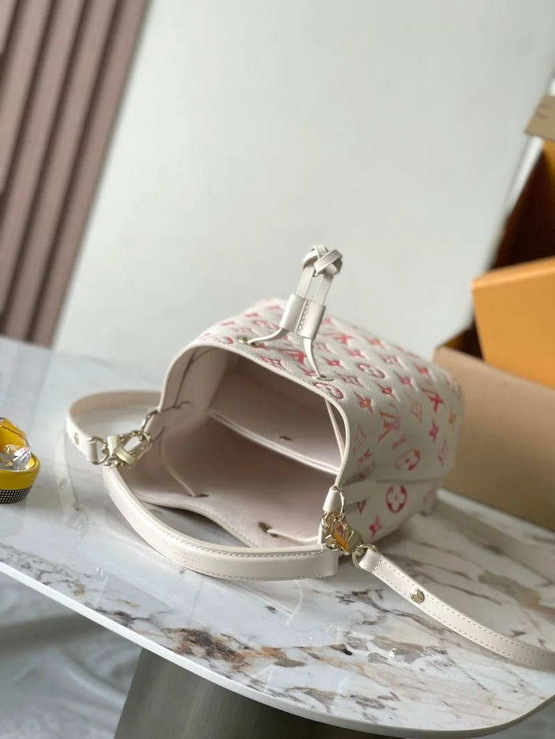Trendsetting Louis Vuitton Bucket Bags 41417