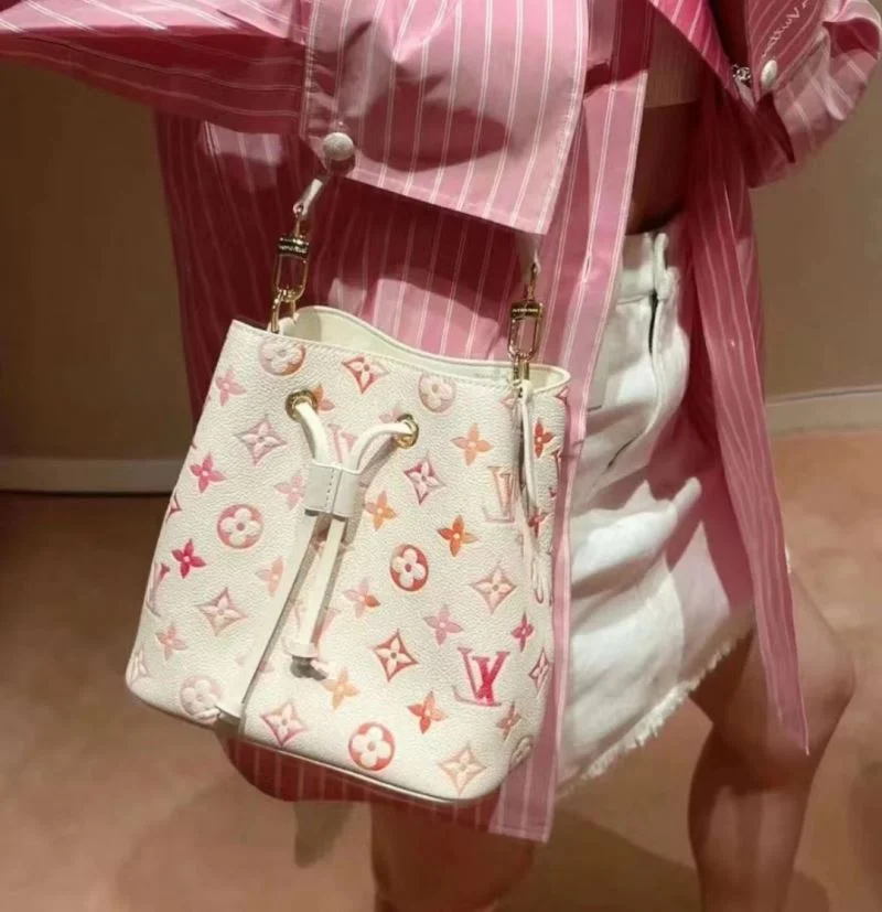 Trendsetting Louis Vuitton Bucket Bags 41417