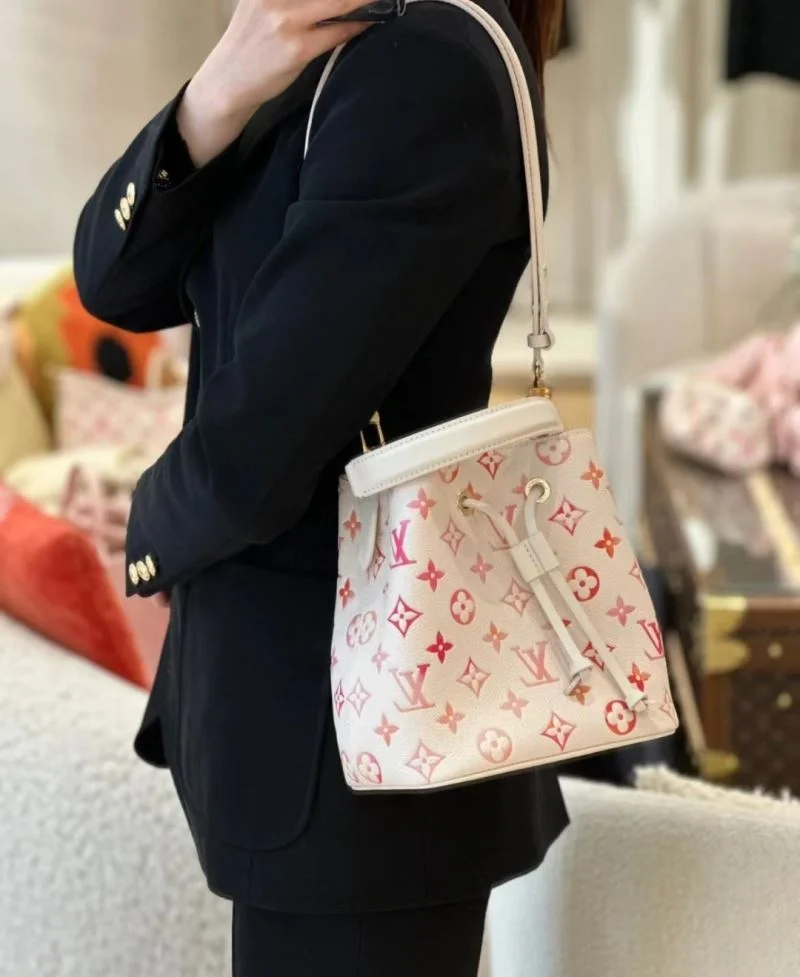 Trendsetting Louis Vuitton Bucket Bags 41417
