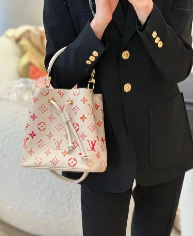 Trendsetting Louis Vuitton Bucket Bags 41417