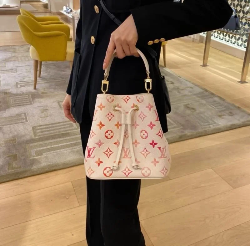 Trendsetting Louis Vuitton Bucket Bags 41417