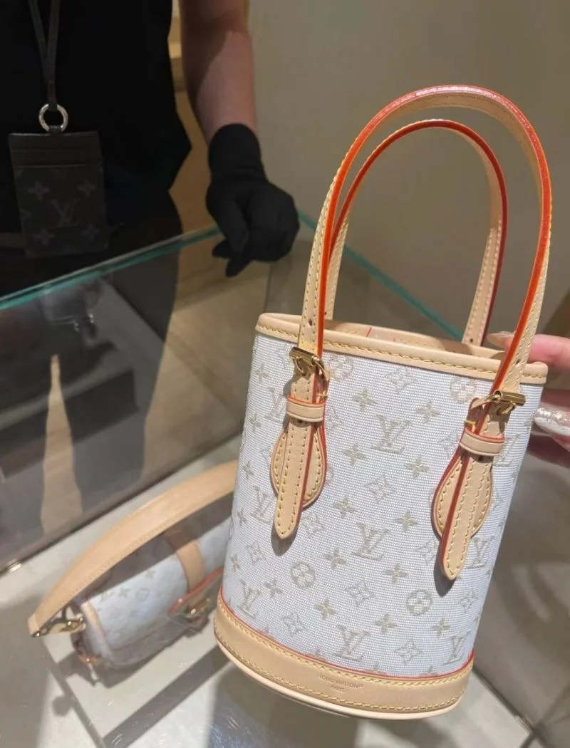 Compact Louis Vuitton Bucket Bags 41415