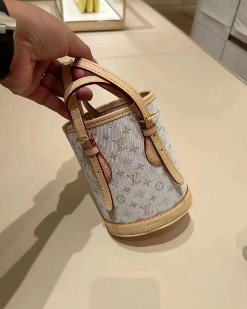 Compact Louis Vuitton Bucket Bags 41415