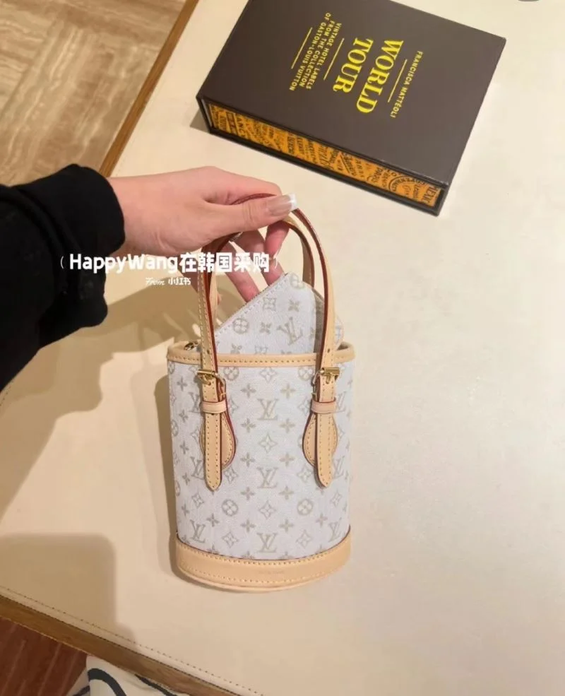 Compact Louis Vuitton Bucket Bags 41415