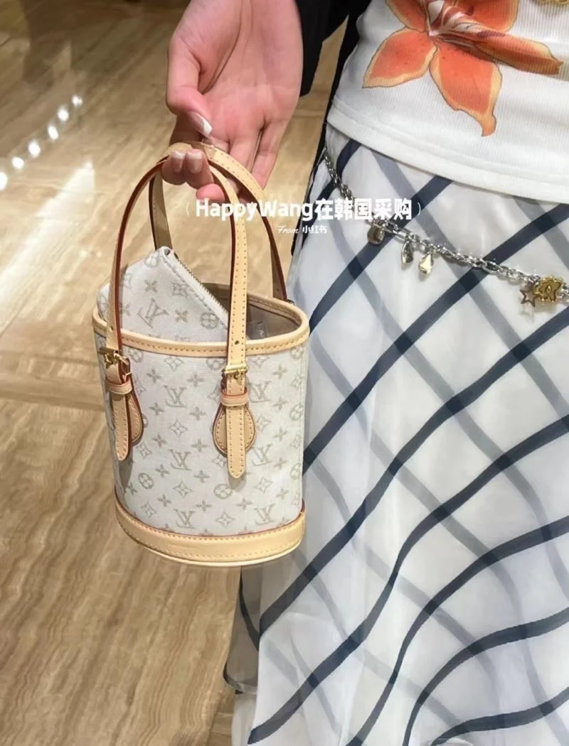 Compact Louis Vuitton Bucket Bags 41415