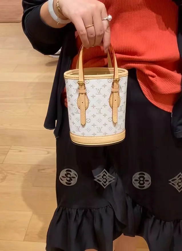 Compact Louis Vuitton Bucket Bags 41415