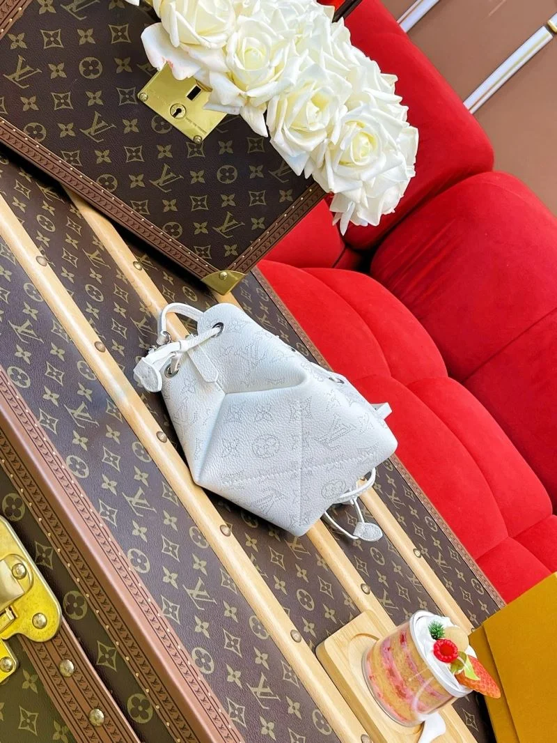 Versatile Louis Vuitton Bucket Bags 40794