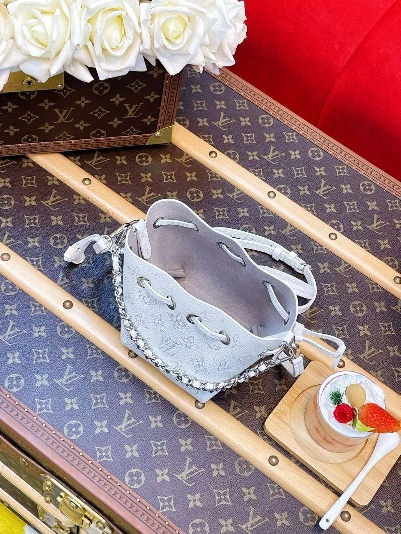 Versatile Louis Vuitton Bucket Bags 40794