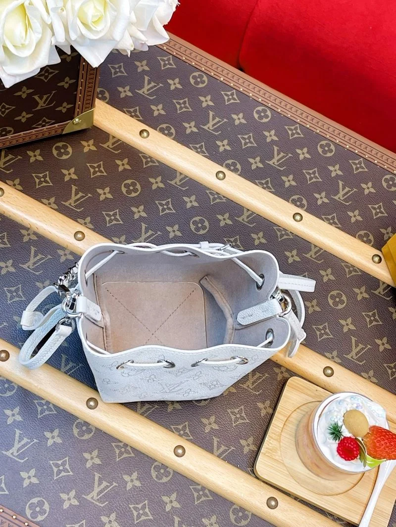 Versatile Louis Vuitton Bucket Bags 40794