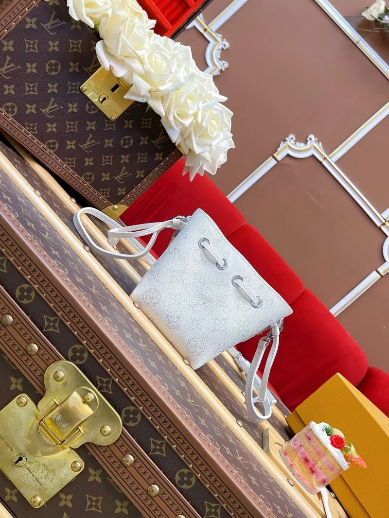 Versatile Louis Vuitton Bucket Bags 40794