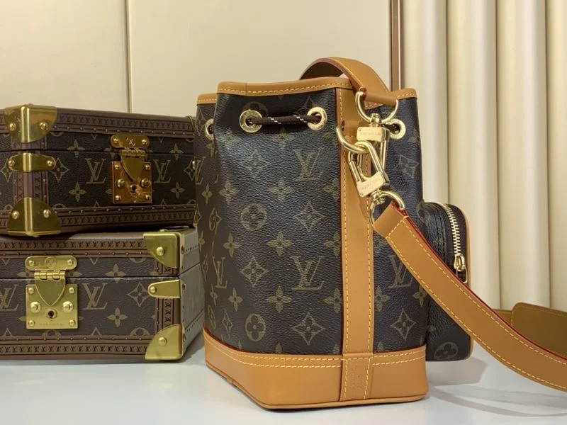 ZipUp Louis Vuitton Bucket Bags 40745