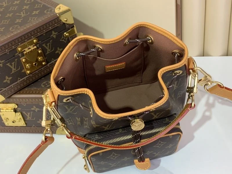 ZipUp Louis Vuitton Bucket Bags 40745