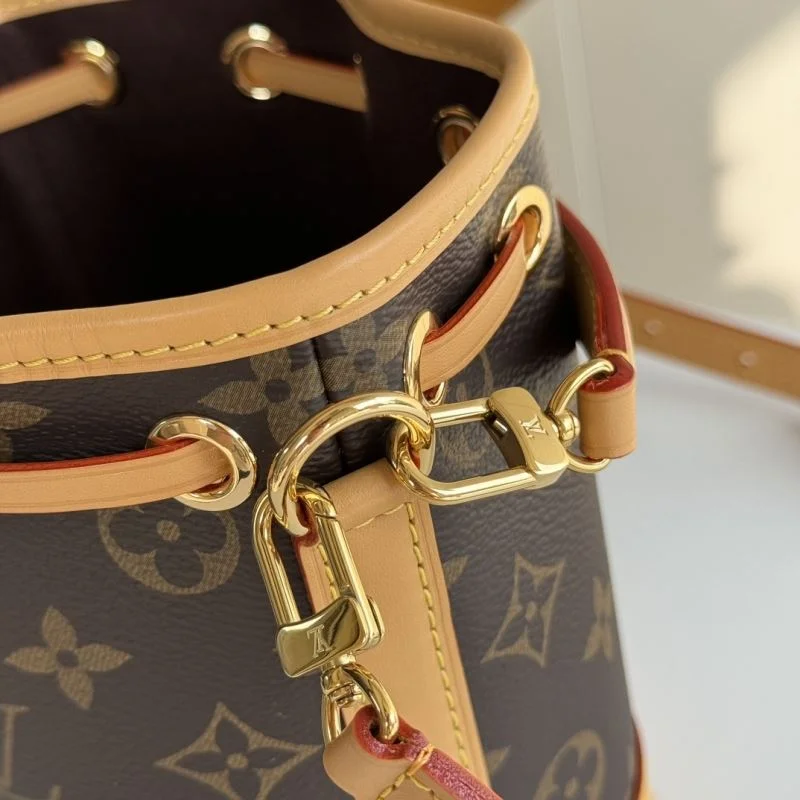 Minimalist Louis Vuitton Bucket Bags 49305