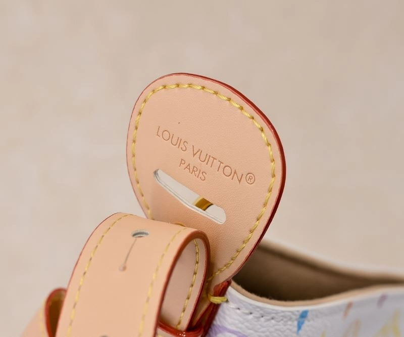 Snug Louis Vuitton Bucket Bags 79958