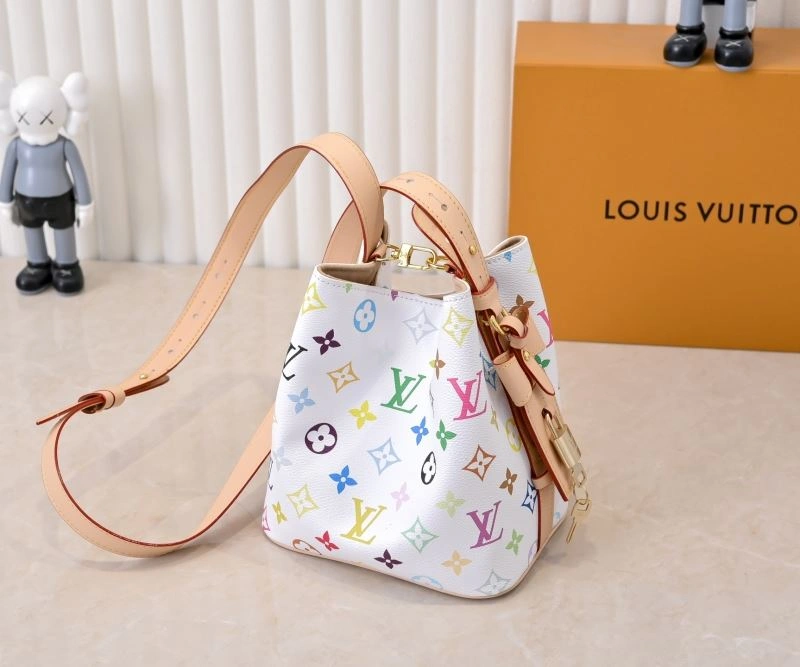Snug Louis Vuitton Bucket Bags 79958