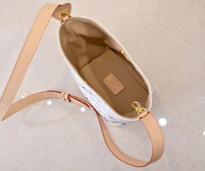 Snug Louis Vuitton Bucket Bags 79958