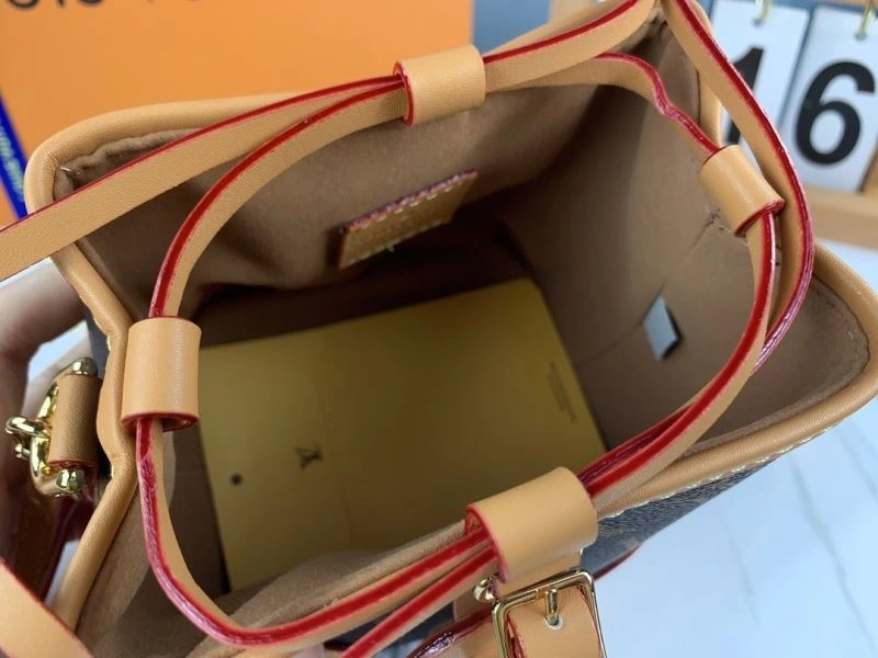 Resilient Louis Vuitton Bucket Bags 79891