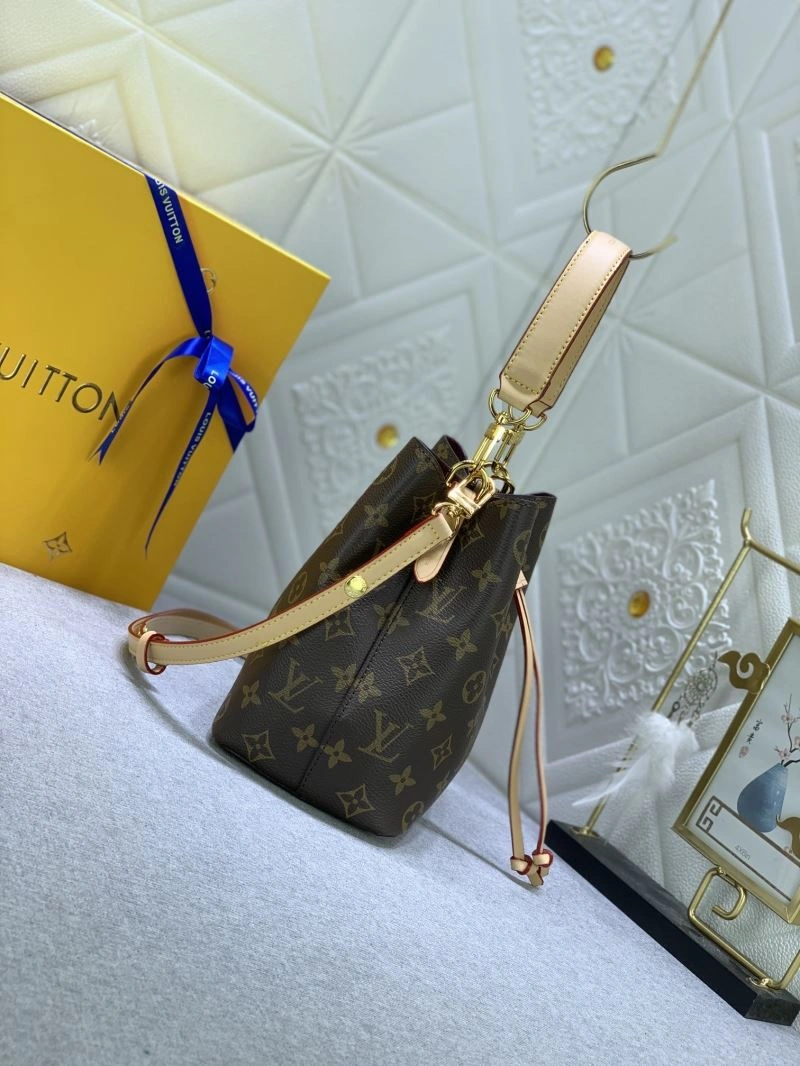 Snug Louis Vuitton Bucket Bags 79859