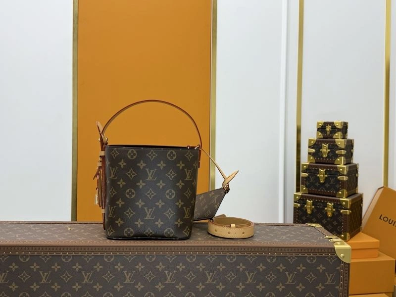 Louis Vuitton Bucket Bags RelaxedFit 79868